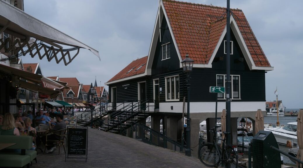 Haven en bebouwing in Volendam